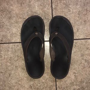 Olukia flops